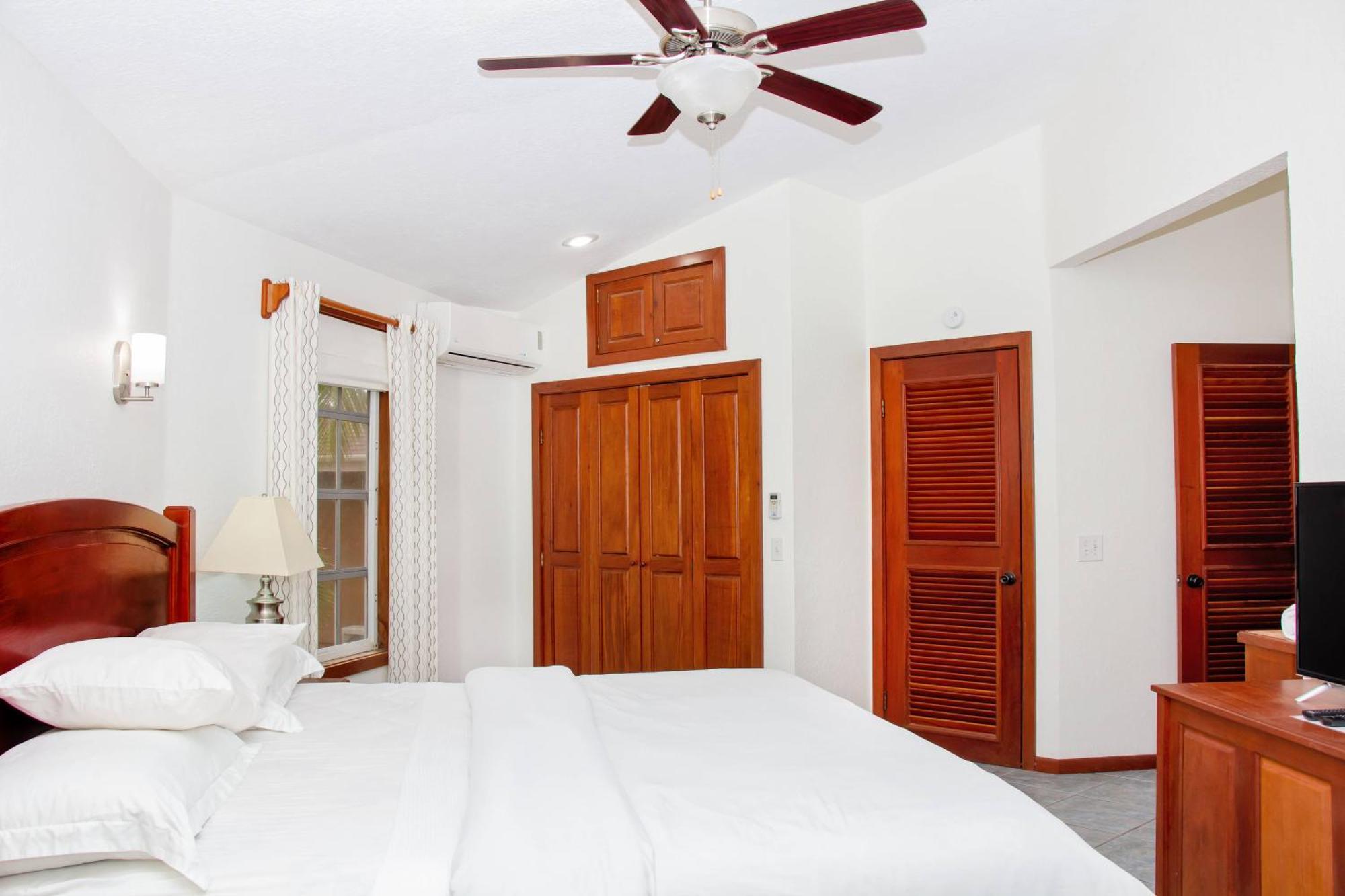 White Sands Cove San Pedro  Chambre photo